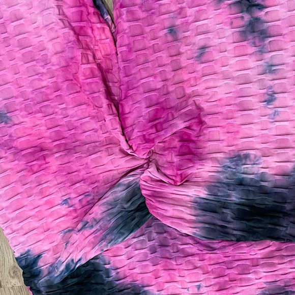 Booty Hugging Textured Leggings - Picture 6 of 6